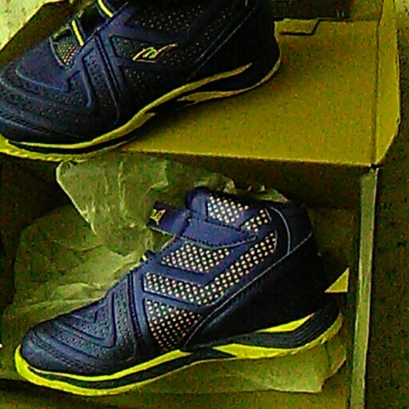 Kids shoes - Picture 1 of 5